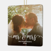 Mr & Mrs Elegant Script Overlay dubbelzijdige foto Keramisch Ornament (Links)