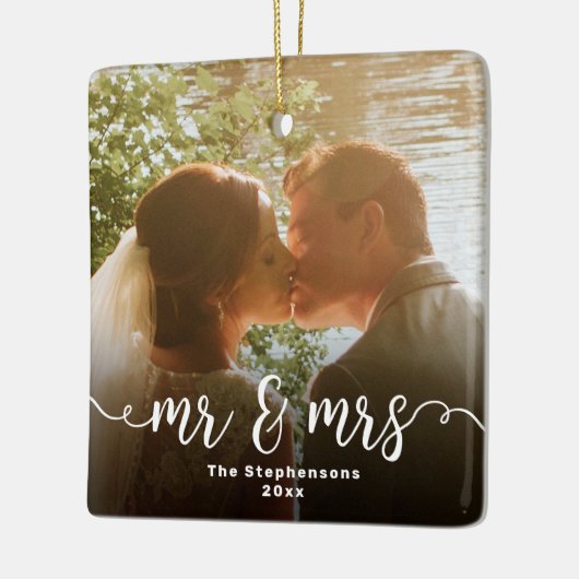 Mr & Mrs Elegant Script Overlay dubbelzijdige foto Keramisch Ornament (Links)