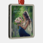 Mr. & Mrs Elegant Script Pas getrouwd Kerstmis Metalen Ornament (Rechts)