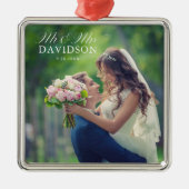 Mr. & Mrs Elegant Script Pas getrouwd Kerstmis Metalen Ornament (Voorkant)