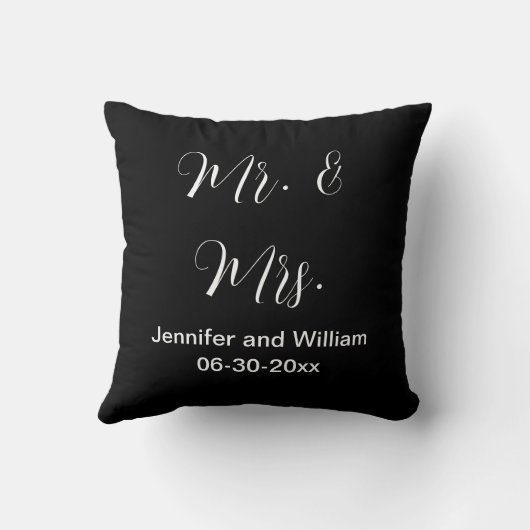 Mr & Mrs Elegant Script Zwart Wit Namen Bruiloft Kussen (Achterkant)