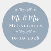 Mr & Mrs Elegant Wedding Reception Chic Dusty Blue Ronde Sticker (Voorkant)
