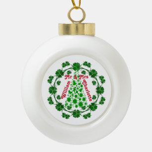 Mr & Mrs Family Personalized XmasTree Green Wreath Keramische Bal Ornament
