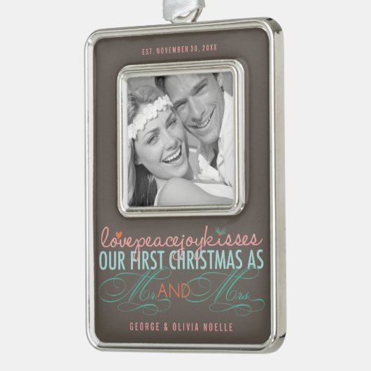 Mr & Mrs First Kerstmis Mistletoes Foto Wedding Verzilverd Omlijst Ornament (Links)