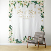 Mr & Mrs floral winter wedding banner backdrop Wandkleed (In situ)