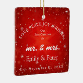 Mr. & Mrs. Gehuwd kerstfeest Keramisch Ornament (Rechts)