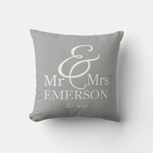 "Mr & Mrs." gepersonaliseerd grijs en wit Kussen (Voorkant)
