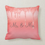 Mr. & Mrs  Glitter Wedding Keepomwille Elegant Kussen<br><div class="desc">Mooie satin-look glitter "Mr. En Mrs. "Ik hou van je" kussen. Hoe  zou dit zijn op een bed of een jachtlounge in een slaapkamer. De ene kant is voor de nieuwe Mr. en Mrs. De andere kant heeft 'I Love You'-typografie.</div>
