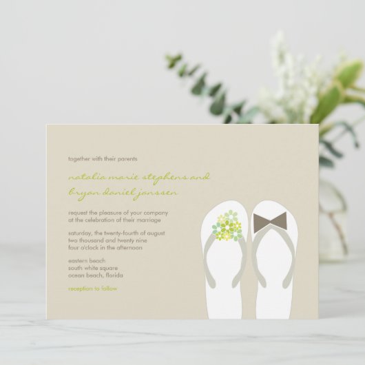 Mr & Mrs Green Teenslippers Beach bruiloft uitnodi Kaart (Staand voorkant)