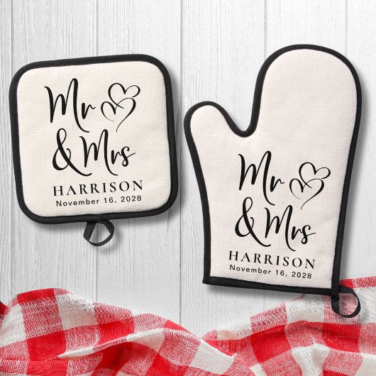 Mr Mrs Hearts Monogram Bruiloft Ovenwant & Pannenlap Set