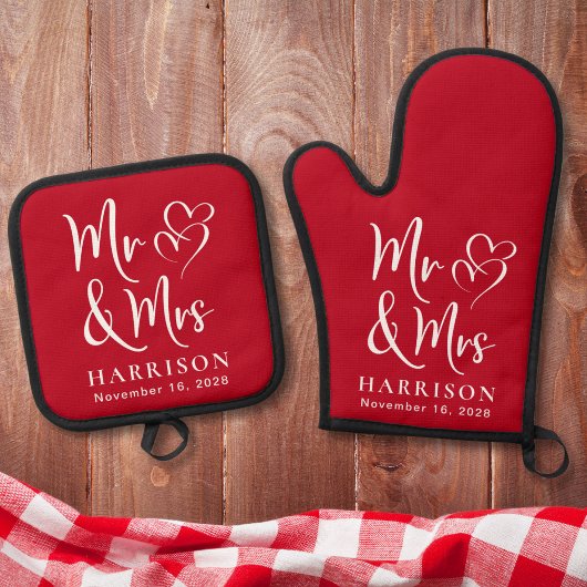Mr Mrs Hearts Monogram Rode bruiloft Ovenwant & Pannenlap Set