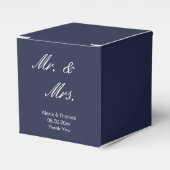 Mr. & Mrs in White Script Midnight Blue Wedding Bedankdoosjes (Voorkant Zijde)