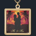 Mr. & Mrs. - ketting met grote goudafwerking<br><div class="desc">Groot Houd uw favoriete afbeelding, design of inspiratiewoorden dicht bij uw hart met dit prachtige, op maat gemaakte, gouden afwerking ketting. Kies uit een aantal opties zoals grootte, stijl en kleur voor het perfecte accessoire of een sterk voelbaar cadeau. Het ketting komt in een speciale zwarte viltzak terecht die perfect...</div>