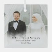 Mr. & Mrs. | Married & Merry First Christmas Photo Glas Ornament (Voorkant)