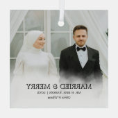 Mr. & Mrs. | Married & Merry First Christmas Photo Glas Ornament (Achterkant)