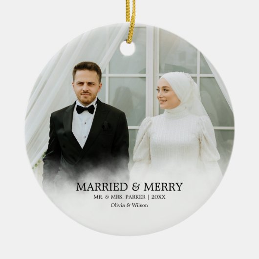 Mr. & Mrs. | Married & Merry First Christmas Photo Keramisch Ornament (Voorkant)