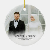 Mr. & Mrs. | Married & Merry First Christmas Photo Keramisch Ornament (Achterkant)