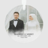 Mr. & Mrs. | Married & Merry First Christmas Photo Ornament (achterkant)