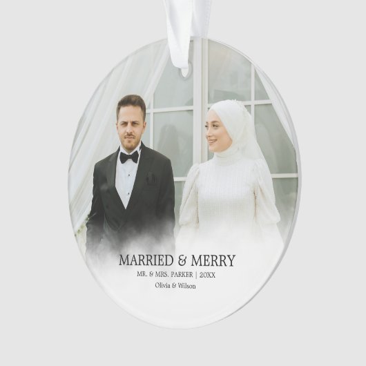 Mr. & Mrs. | Married & Merry First Christmas Photo Ornament (voorkant)