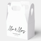 Mr. & Mrs Modern Black White Script Wedding Bedankdoosjes (Geopend)