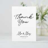 Mr. & Mrs Modern Black White Script Wedding Bedankkaart (Staand voorkant)