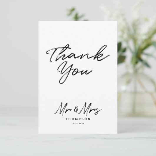 Mr. & Mrs Modern Black White Script Wedding Bedankkaart (Staand voorkant)