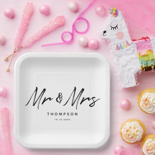 Mr. & Mrs Modern Black White Script Wedding Papieren Bordje (Feest)