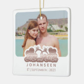Mr & Mrs Modern Roos Goud Paar Foto Kerstmis Keramisch Ornament (Links)
