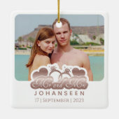 Mr & Mrs Modern Roos Goud Paar Foto Kerstmis Keramisch Ornament (Achterkant)