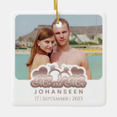 Mr & Mrs Modern Roos Goud Paar Foto Kerstmis Keramisch Ornament (Voorkant)