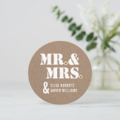 Mr. & Mrs Modern typografie kraft paper bruiloft Kaart (Staand voorkant)