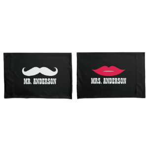 Mr & Mrs Mustache en Lips Wedding Couple Kussensloop