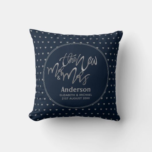 Mr & Mrs (naam, datum) Wedding Navy Silver Hearts Kussen (Voorkant)