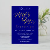 Mr & Mrs Navy Blue bruiloft Folie uitnodiging (Staand Voorkant)