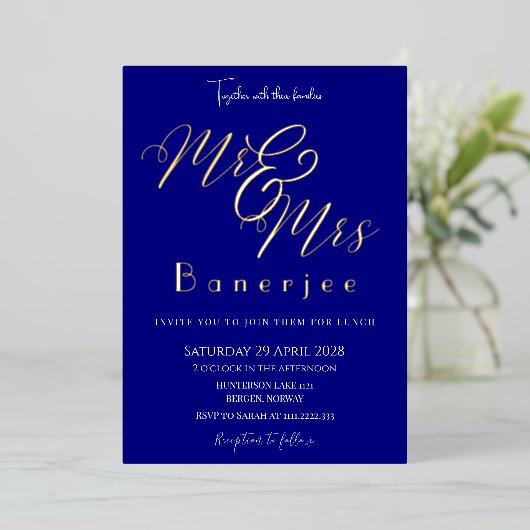 Mr & Mrs Navy Blue bruiloft Folie uitnodiging (Staand Voorkant)