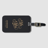 Mr & Mrs Passen getrouwd Gold Script Black Wedding Bagagelabel (Voorkant (horizontaal))