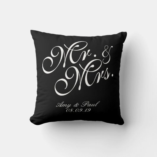 Mr&Mrs.Personalized Black Kussen (Voorkant)