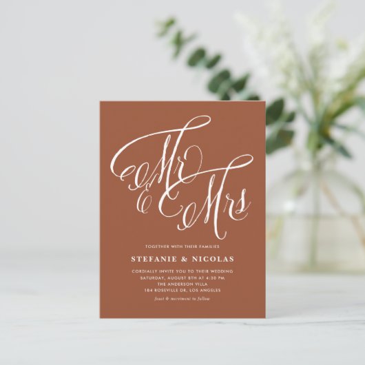 Mr & Mrs Rustic Script Terracotta QR Code Wedding Uitnodiging Briefkaart (Staand voorkant)