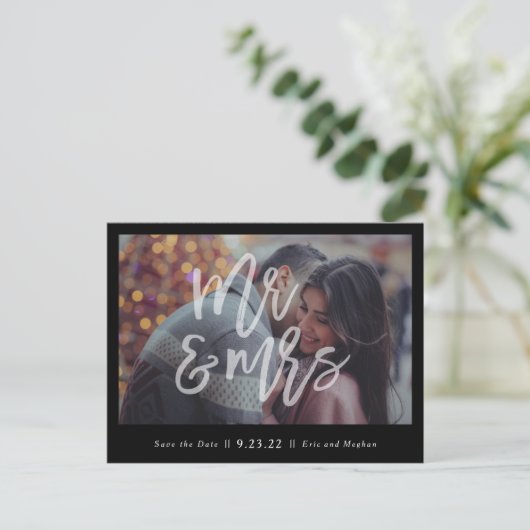 Mr & Mrs Save the Date Briefkaart (Staand voorkant)