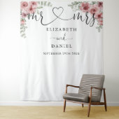 Mr. Mrs. Script Floral Wedding Photo Booth Achterg Wandkleed (In situ)