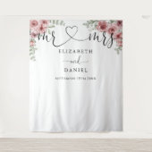 Mr. Mrs. Script Floral Wedding Photo Booth Achterg Wandkleed (Voorkant)