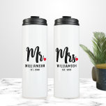 Mr & Mrs Script gepersonaliseerde naam Monogram ha Thermosbeker<br><div class="desc">MR & MRS Script gepersonaliseerde naam Monogram hart thermische tumbler</div>