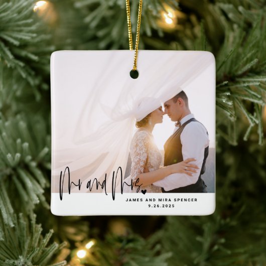 Mr & Mrs Script Hart Modern Wedding Bliss Foto Keramisch Ornament (Boom)