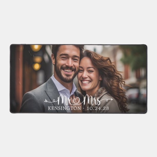 Mr. Mrs Script Hartpijlen Pas getrouwd Bureaumat (Voorkant)