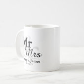 Mr&Mrs Simple Elegant Typography Wedding Favor Koffiemok (Voorkant links)