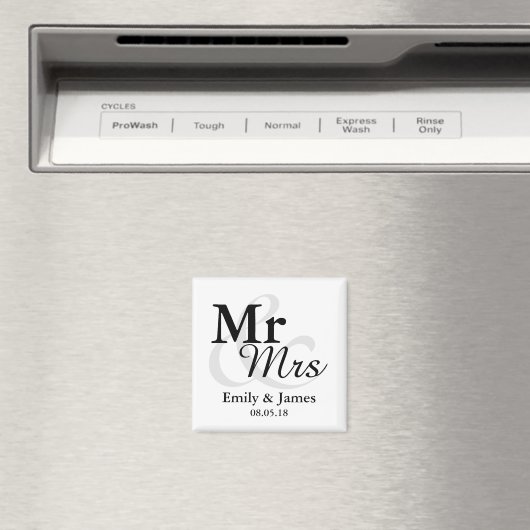 Mr&Mrs Simple Elegant Typography Wedding Favor Magneet (Insitu (Vaatwasser))