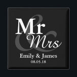 Mr&Mrs Simple Elegant Typography Wedding Favor Magneet<br><div class="desc">Eenvoudige Elegant Typografie Black en white "Mr&Mrs." huwelijksgunst. Klik op de knop Aanpassen om het ontwerp aan te passen door de achtergrondkleur te kiezen die u wilt en zelfs uw eigen tekst toe te voegen. Overeenkomende objecten zijn ook in voorraad.</div>