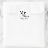 Mr&Mrs Simple Elegant Typography Wedding Favor Ronde Sticker (Tas)