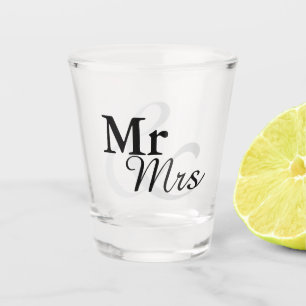 Mr&Mrs Simple Elegant Typography Wedding Favor Shot Glas