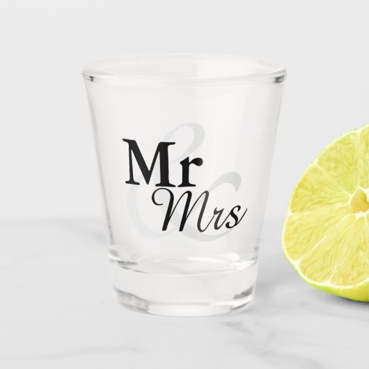 Mr&Mrs Simple Elegant Typography Wedding Favor Shot Glas (Voorkant)